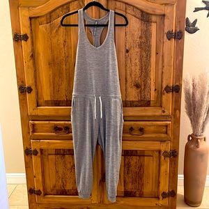 VUORI  Lux Jumpsuit size small in heather gray